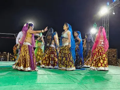 मिनी करीला धाम में रंगपंचमी पर राई नृत्य, आधी रात को मचा हड़कंप