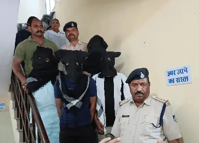 चलती ट्रेन में हत्या का खुलासा, चार आरोपी गिरफ्तार, एक फरार