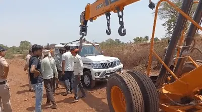 विदिशा में शराब तस्करी का 'बुलेरो बम' फूटा! लटेरी बायपास पर पकड़ी गई 14 पेटी अंग्रेजी शराब