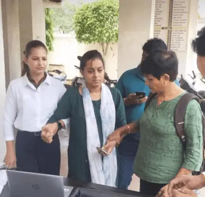 लोकायुक्त की बड़ी कार्रवाई: घर की पार्किंग में रिश्वत का खेल, महिला पटवारी रंगेहाथों गिरफ्तार