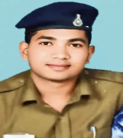 "अनिल सोलंकी" बनकर की शादी, निकला मुबारिक शेख – दो बच्चों का पिता, पुलिस आरक्षक पर लगे गंभीर आरोप