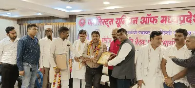 पत्रकार सुरक्षा कानून हर हाल में लागू हो, सरकार दे जवाब- डॉ अरुण सक्सेना