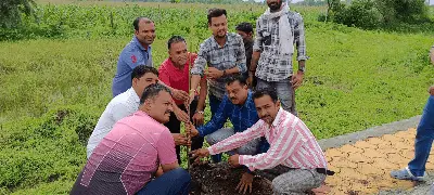 पर्यावरण की रक्षा का संकल्प: पत्रकारों ने 'एक पेड़ मेरी मां के नाम' अभियान के तहत किया वृक्षारोपण