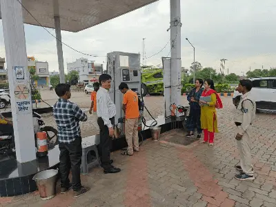 कुरवाई में पेट्रोल पंपों पर कलेक्टर की बड़ी कार्रवाई: 27 हजार का डीजल जब्त