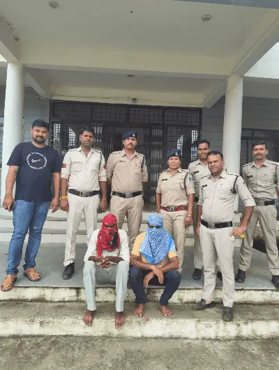 पुलिस का बड़ा एक्शन: त्योंदा में 1200 ग्राम गांजे के साथ 2 तस्कर गिरफ्तार,हजारों का माल जब्त