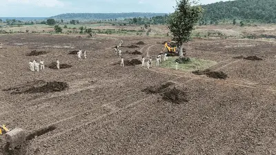 वन माफिया पर चला 'ग्रीन बुल्डोजर'! लटेरी में 25 हेक्टेयर वन भूमि अतिक्रमण मुक्त