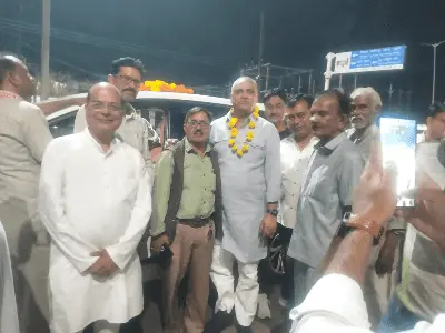 🤩 सांची में दिग्गी और अरुण यादव का भव्य स्वागत! कांग्रेस कार्यकर्ताओं को दिया एकजुटता का मंत्र 🤝