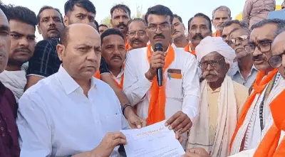 भारतीय किसान संघ का 'ट्रैक्टर मार्च' शुरू! 11 सूत्रीय मांगों को लेकर भोपाल कूच, बैरसिया में रोका गया