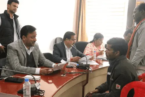 विदिशा की 'आशा' अब बनेंगी 'मुस्लिम'! जनसुनवाई में दिया धर्म परिवर्तन का आवेदन, प्रशासन में हड़कंप