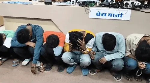 देवास पुलिस का 'ऑपरेशन क्लीन': 7.5 करोड़ की साइबर ठगी का भंडाफोड़, 12 शातिर ठग गिरफ्तार