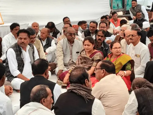 मनरेगा का नाम बदलना बापू का अपमान! रायसेन में कांग्रेस का हल्लाबोल, मोदी-मोहन सरकार के खिलाफ जमकर हुई नारेबाजी