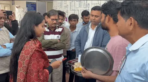 एक्शन मोड में आगर कलेक्टर: जिला अस्पताल में औचक निरीक्षण से मचा हड़कंप, अव्यवस्थाओं पर अधिकारियों को लगाई कड़ी फटकार