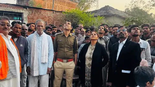 विदिशा में हाई-वोल्टेज ड्रामा: 150 फीट ऊँचे टावर पर चढ़ा युवक, शमशाबाद पुलिस ने ऐसे बचाई जान