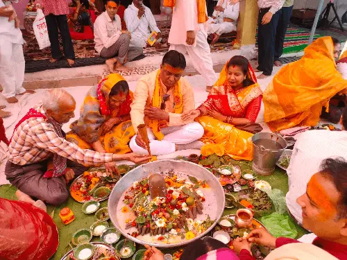 विदिशा में महाशिवरात्रि की धूम: श्री वैष्णव छीपा समाज मंदिर में उमड़ा श्रद्धा का सैलाब, भजनों पर झूमे भक्त