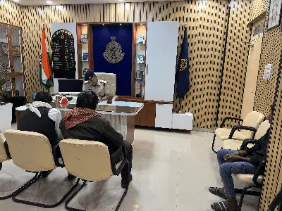 विदिशा पुलिस की 'पंचायत' ने पलटी बाजी: 15 लाख का फंसा पैसा लौटाया