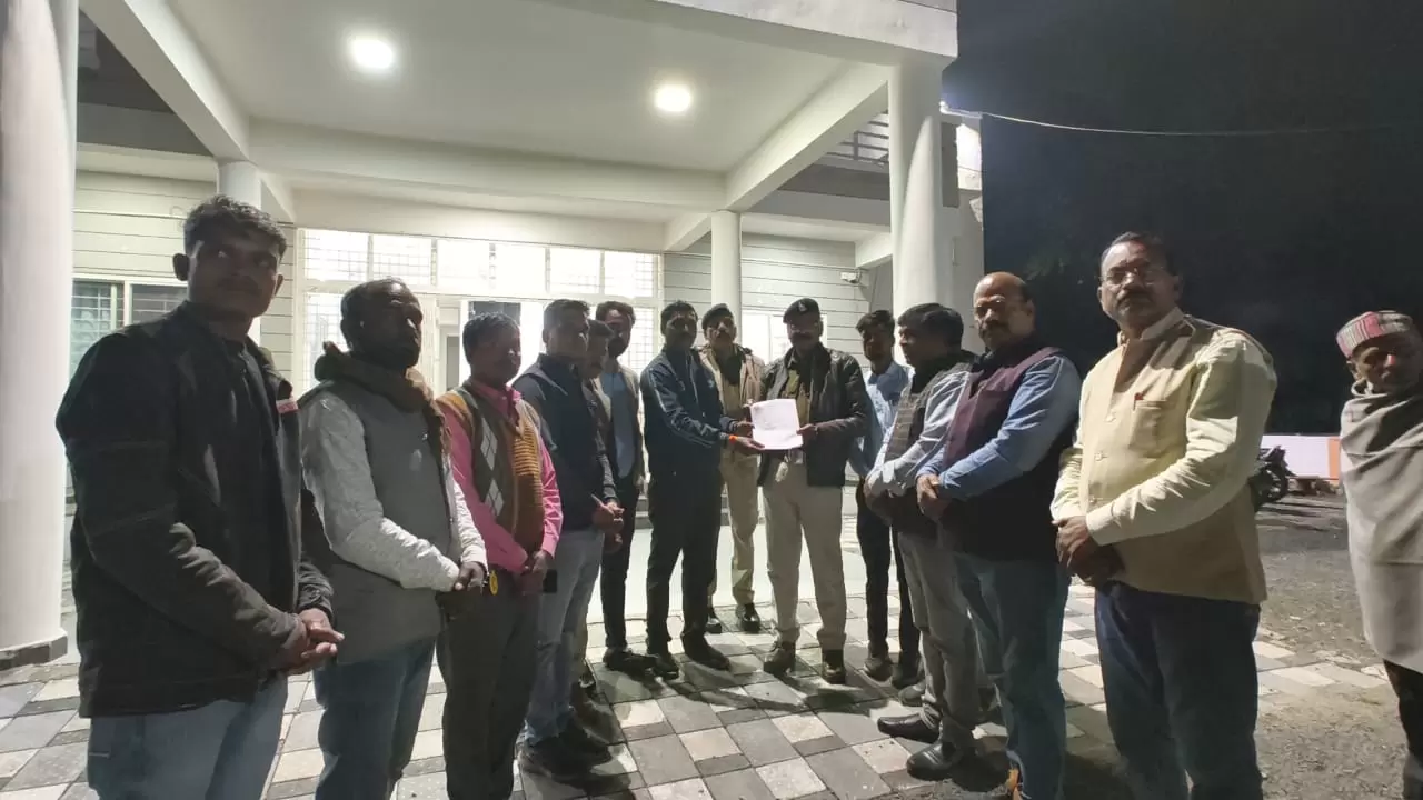 छत्तीसगढ़ के पत्रकार मुकेश चंद्राकर की हत्या पर न्याय की मांग, जंप ग्यारसपुर ने सौंपा ज्ञापन