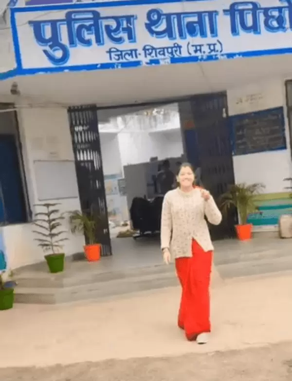 थाने के बाहर रील बनाना पड़ा महंगा, महिला के खिलाफ कार्रवाई शुरू