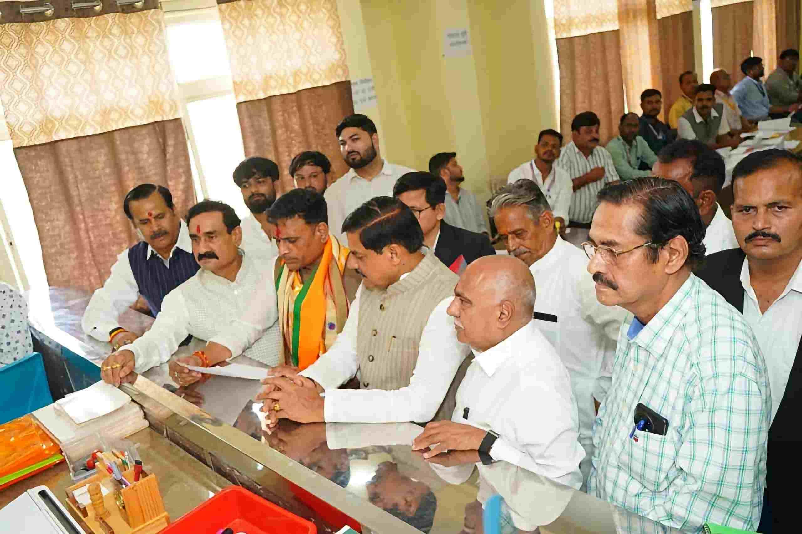 दतिया का 'दंगल': नामांकन रैली में भाजपा का शक्ति प्रदर्शन