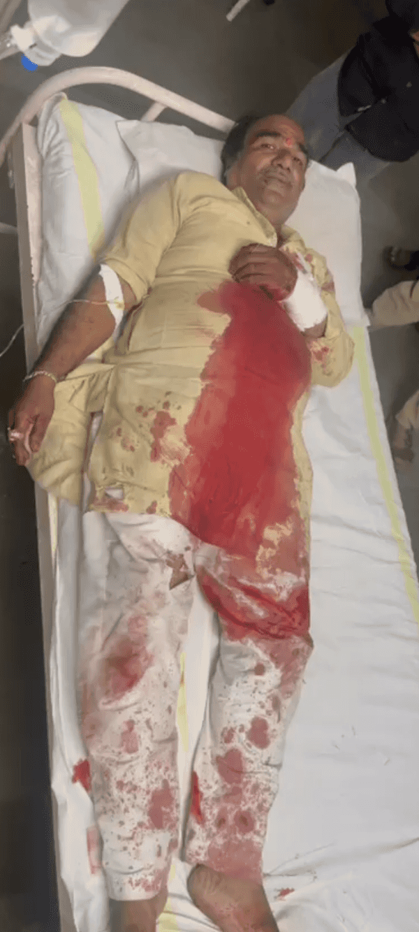 तीन नकाबपोश बदमाशों ने बाइक रोककर चलाई गोली।