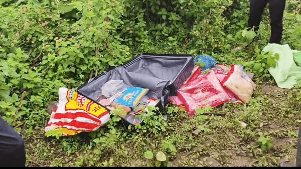 आधी रात को घर में घुसे चोर, 12 लाख के जेवर-नगदी के साथ खाने-पीने का सामान भी बटोरा