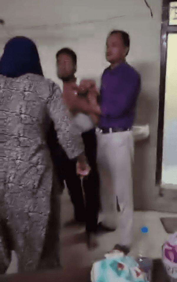 होटल में 'वो स्त्री है, कुछ भी कर सकती है'