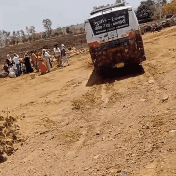 रायसेन-भोपाल हाईवे पर काल बनकर दौड़ीं दो बसें