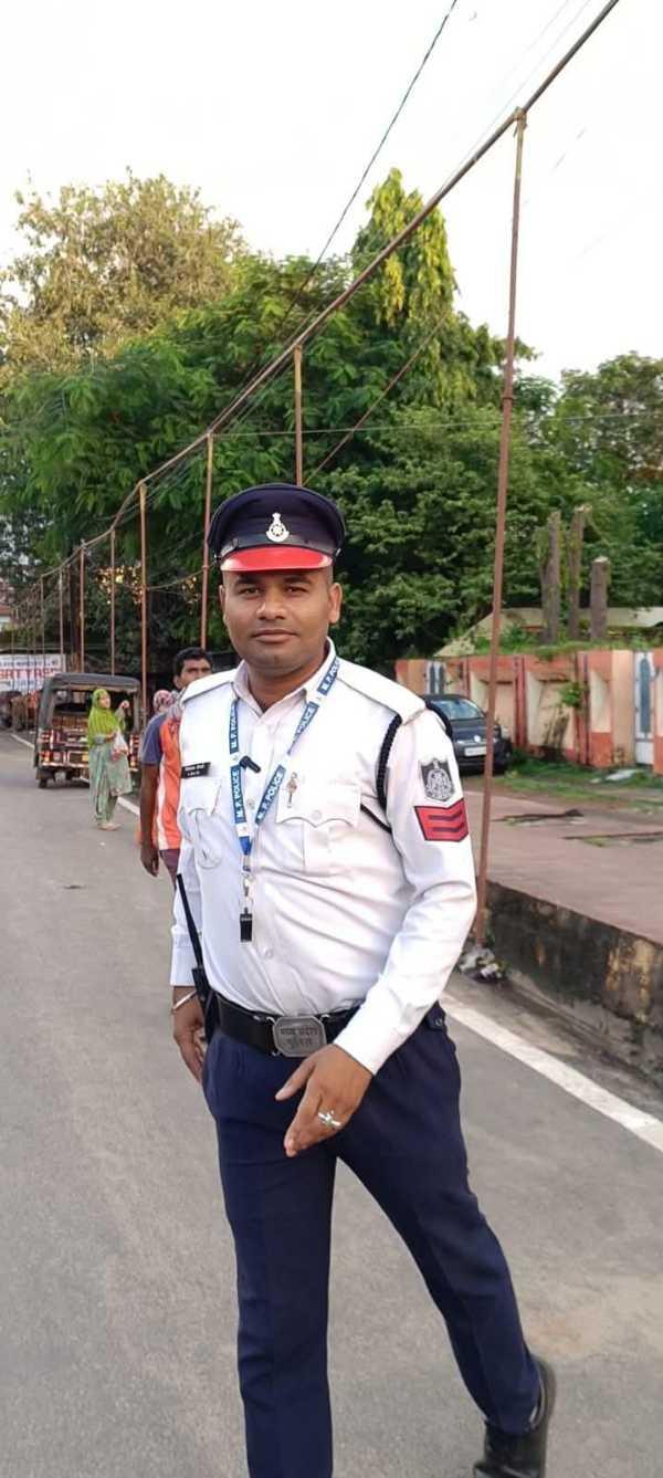 'रील्स स्टार' हेड कांस्टेबल का बड़ा फैसला: सस्पेंशन से आहत होकर वर्दी को कहा अलविदा