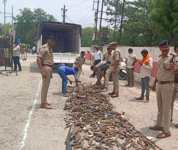 628 अवैध हथियारों पर चला बुलडोजर-रोलर, अपराधियों में मचा हड़कंप!