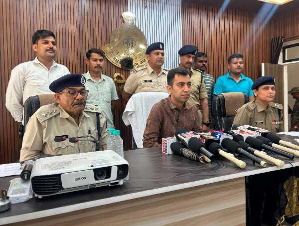 10 लाख की ब्राउन शुगर के साथ दो तस्कर गिरफ्तार,रामलिला मैदान के पास धरे गए आरोपी