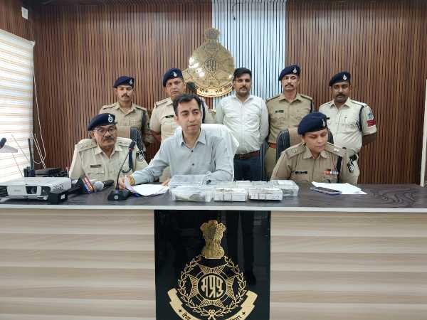 350 से ज्यादा सीसीटीवी फुटेज खंगालकर दबोचा गया शातिर चोर गिरोह, 21 लाख का माल बरामद