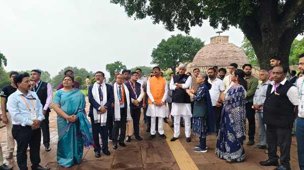 सांची में ब्रिक्स मंत्रियों का दौरा, दो हजार साल पुरानी बौद्ध विरासत से रूबरू हुए विदेशी मेहमान